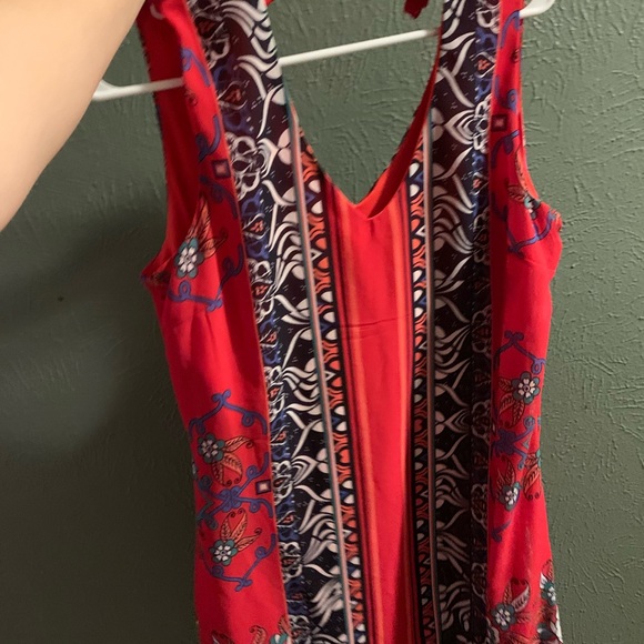 Dresses - Picture 7 of 8